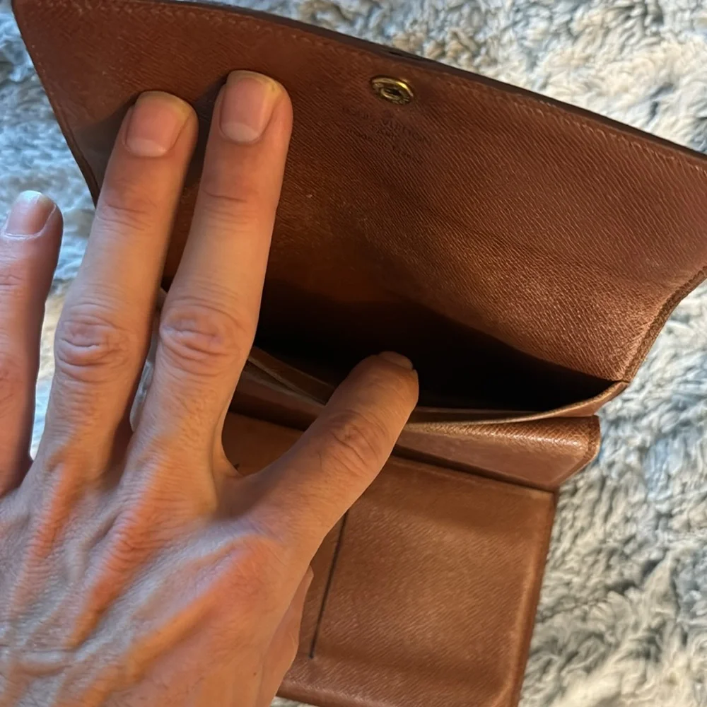 Men’s or Women’s Vintage Lous Vuitton Large International Wallet! Preloved! 🔥🔥